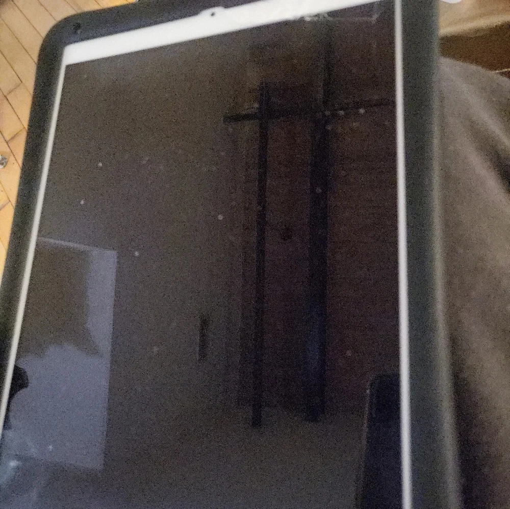IPAD 5TH GENERATION with Protective Case